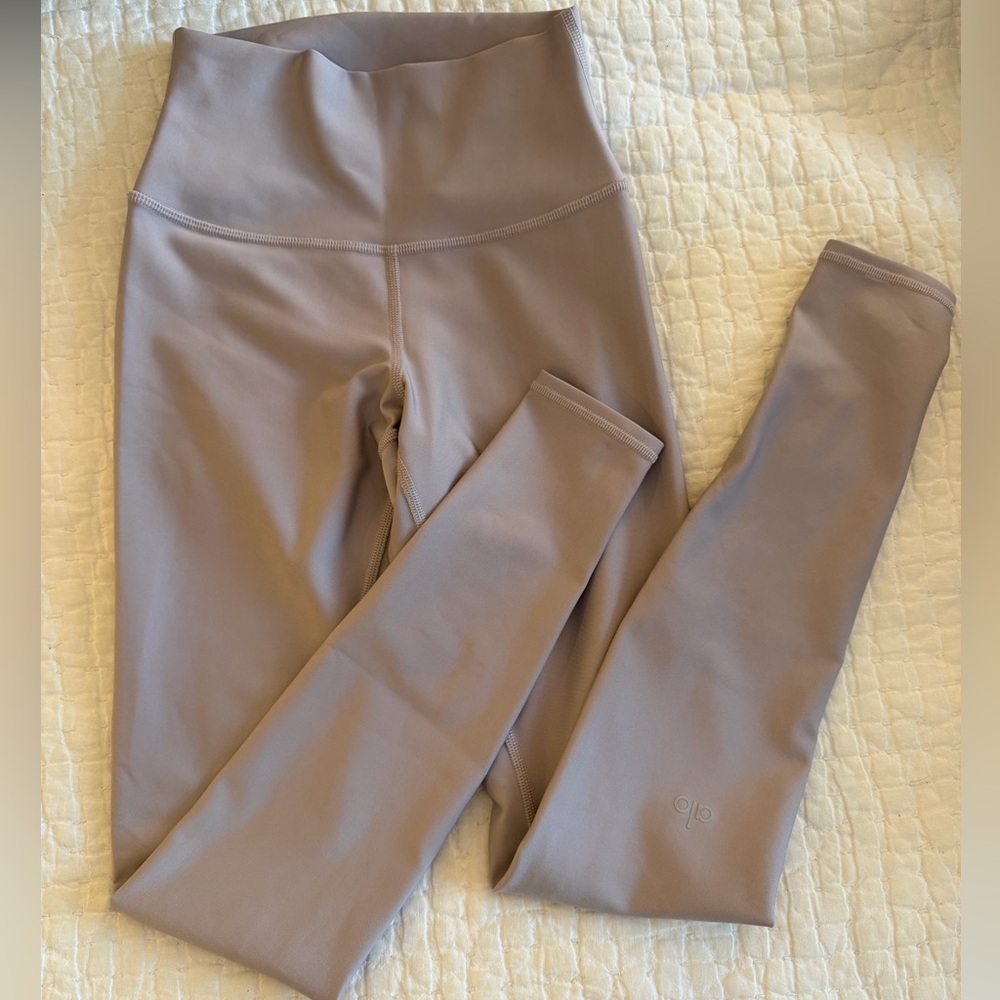 Alo Airlift High-Waist Performance Leggings in Light Purple size XS